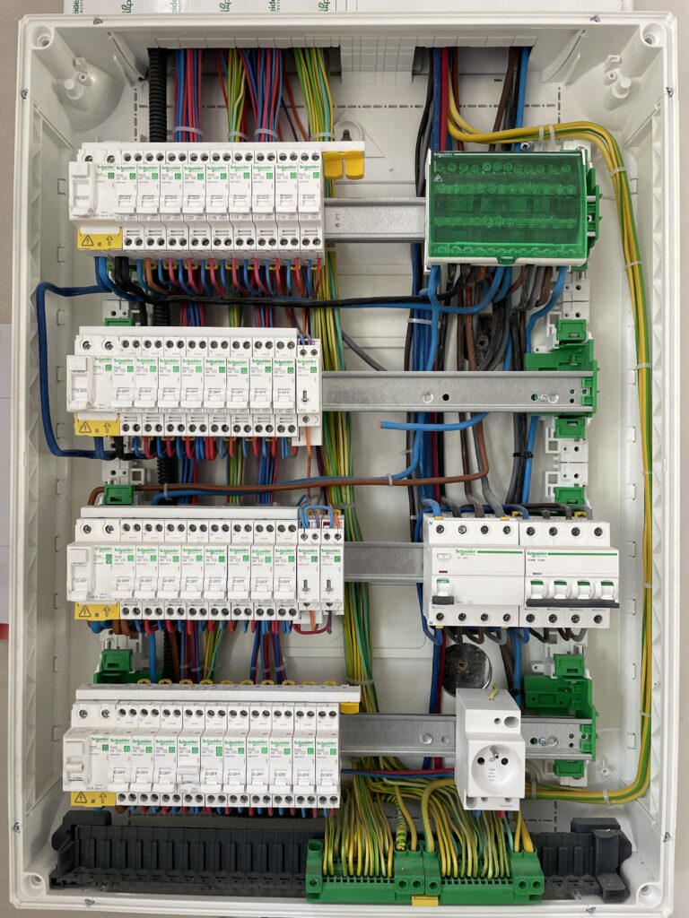 Pose d'un tableau électrique