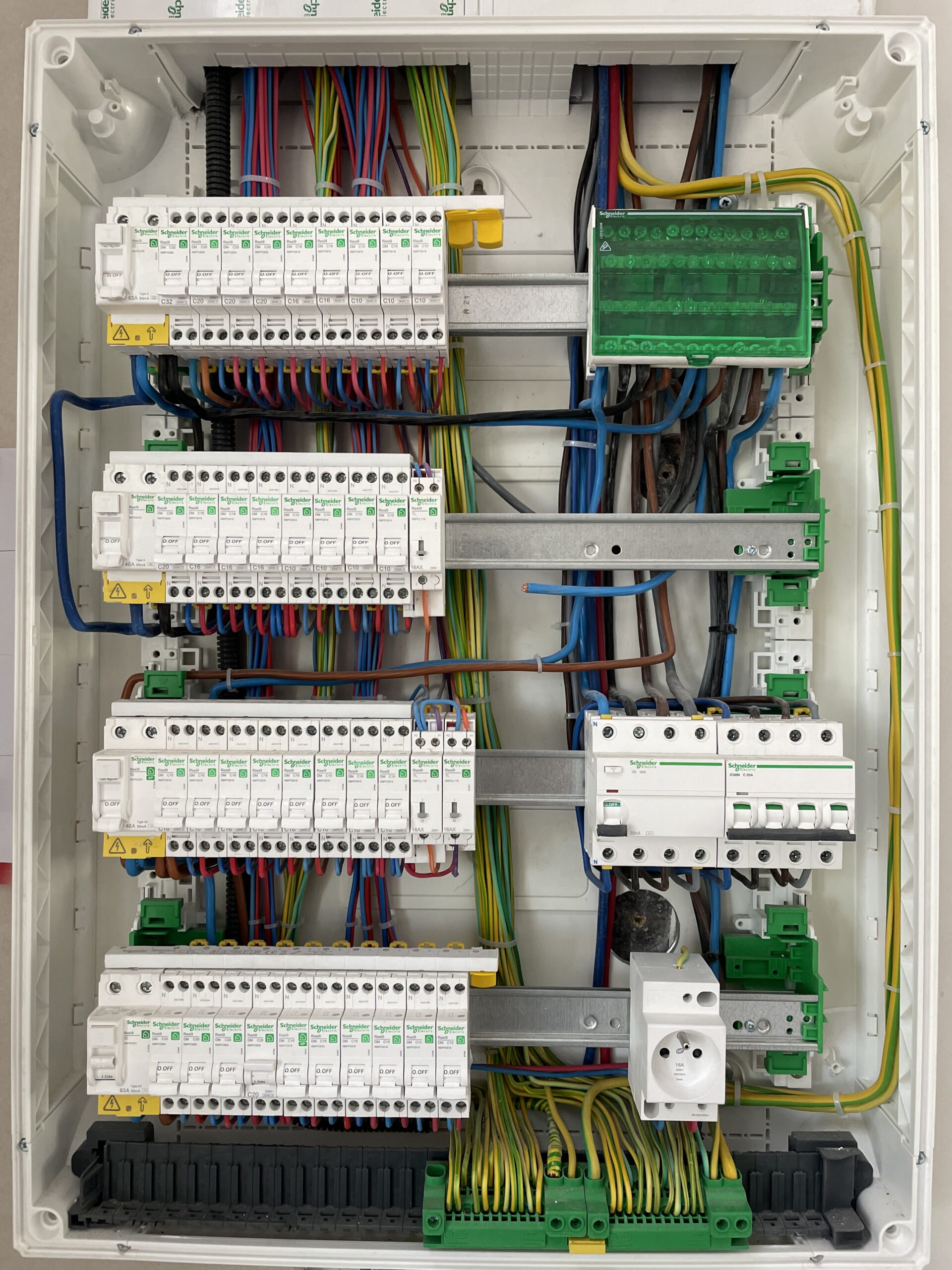 Pose d'un tableau électrique à Bondy