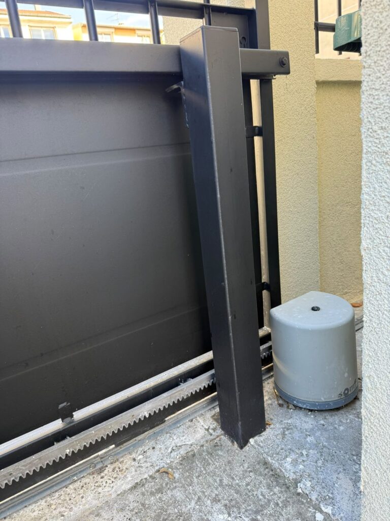 Moteur de portail coulissant remplacé à Issy-les-Moulineaux